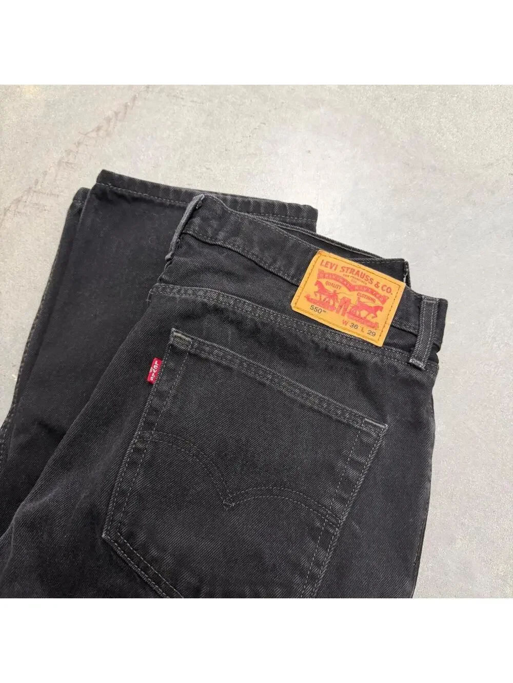 Y2K Men's Levi's 550 Black Straightleg Jeans Sized 36x29